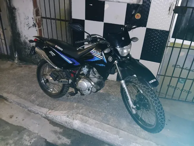 Moto toda boa, pra vender logo