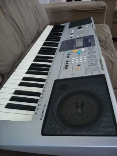 Teclado Yamaha Psr e323