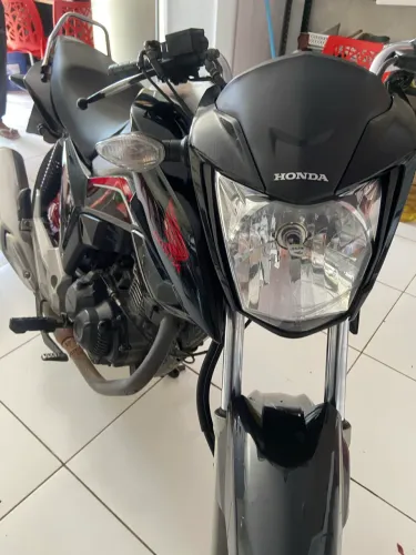 Vendo titan 2023 Único Dono - Dispenso curiosos