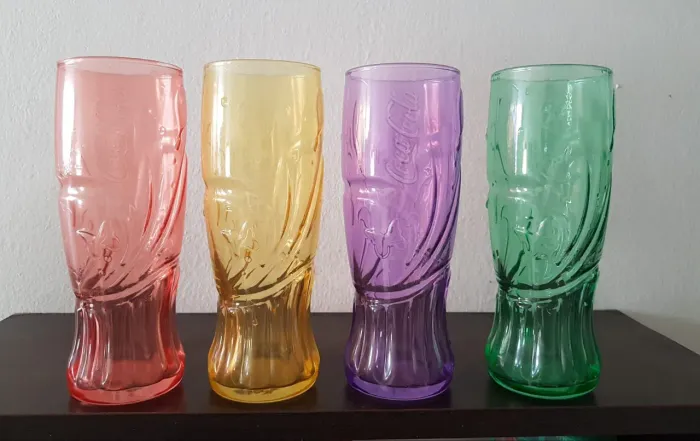 Coleção com 8 copos da coca cola