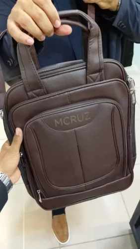 MOCHILA EM COURO MODA CRUZ