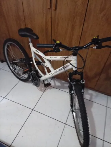 Vende se bicicleta mormaII 18 marcha aro 26 aro de alumínio pneus novos entrego