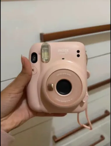 Câmera Instantânea Fujifilm Instax Mini 11 na cor rosa (Blush Pink)