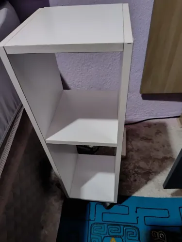 MESA DE CABECEIRA COM RODINHAS