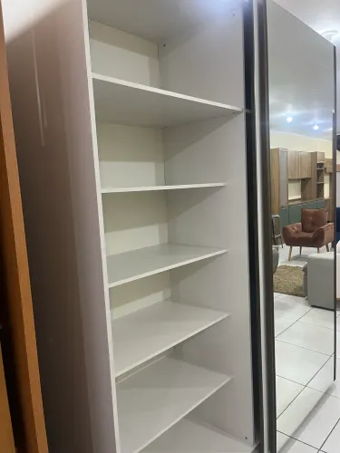Guarda-roupa 2 portas com espelho (7 meses de uso)