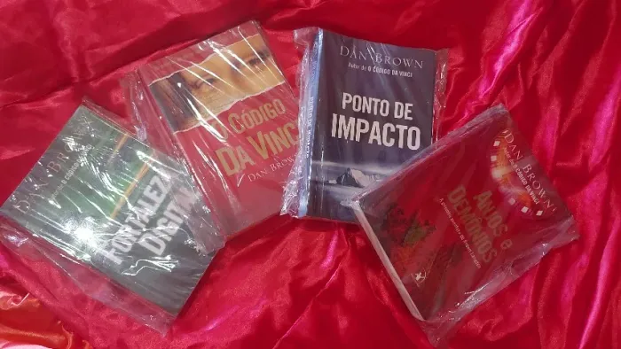 Livros Dan Brown: Código da Vinci, Anjos e Demônios, Fortaleza Digital, Ponto de Impacto
