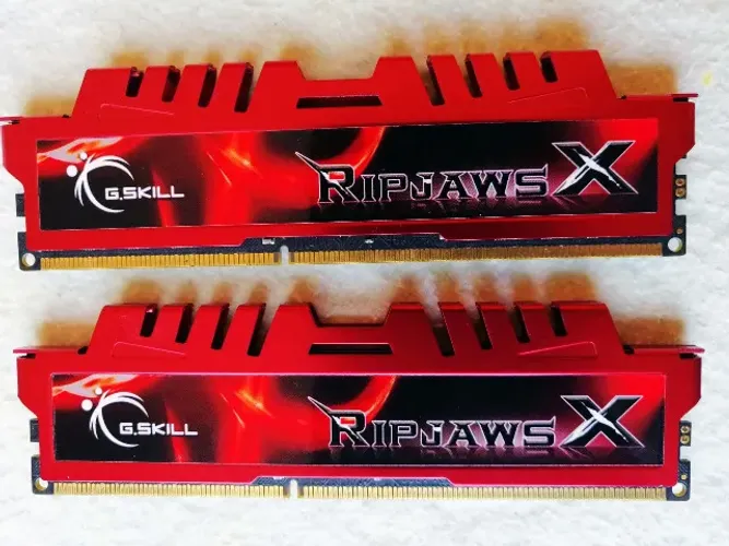 memória RAM DDR3 1333 - 2 PENTES 8 GB cada um - da marca G.SKILL RIPJAWS X