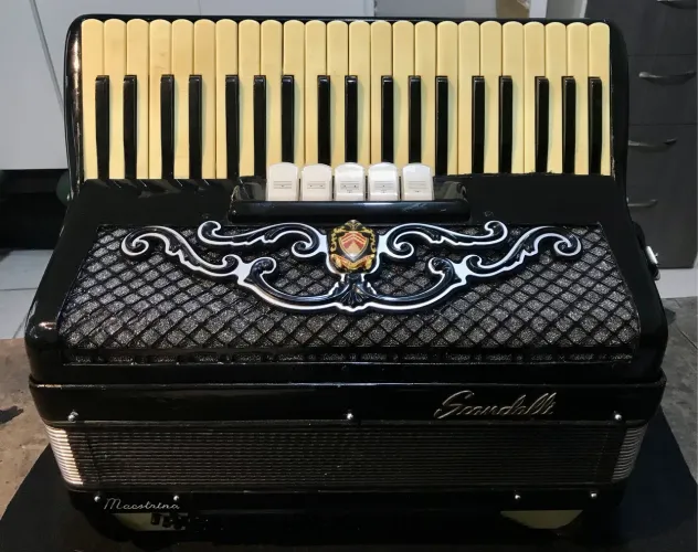 Acordeon Scandalli Italiano 120 baixos