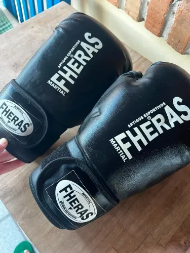 Luva De Boxe / Muay Thai Fheras Tradicional Preta 16oz - Pouco usada