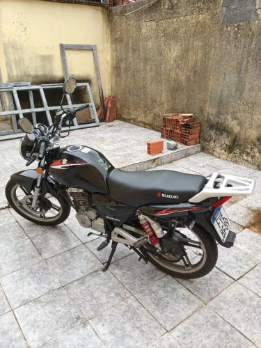 Moto Suzuki GSR 150 2015 pouco rodada bem conservada