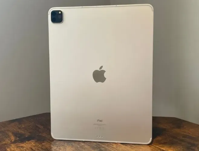 IPAD PRO M1 11? 256gb - Prateado Pouco uso - 100% Estado de zero Impecável na caixa.
