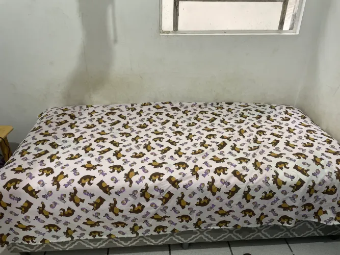 Vendo cama de solteiro,em ótimo estado