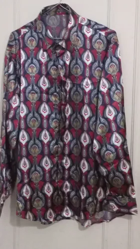 Camisas estampadas em cetim de seda/crepe de sedada