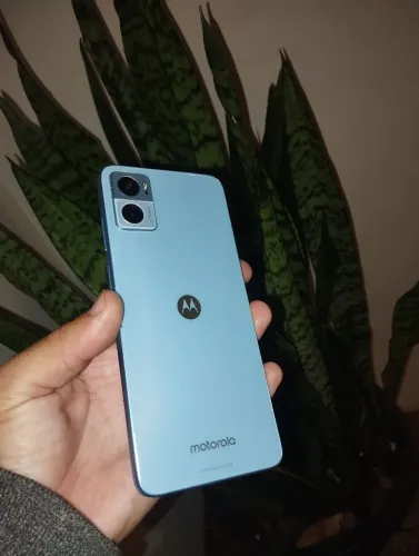 Celular novíssimo motoe22