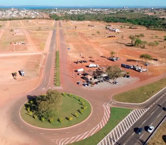 ARSE 135 A , Lote quitado, frente p sul, logo aps rodoviária e Atacadão