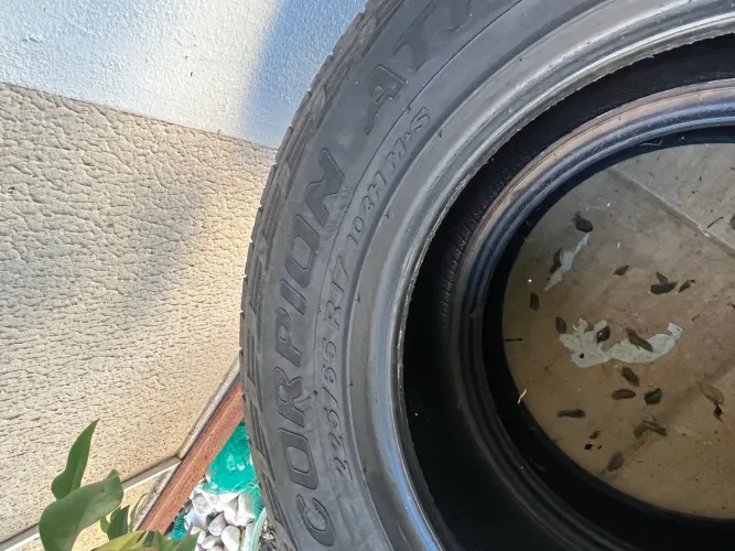 Vende-se pneu 225/65 17 Pirelli