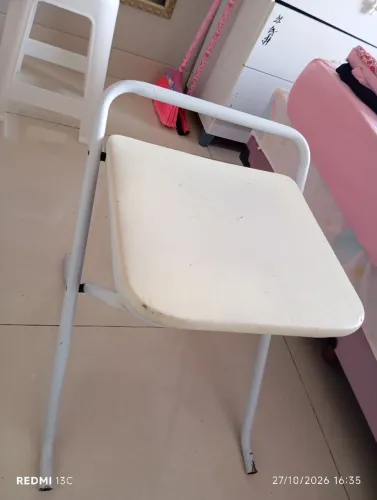 Vendo cadeira branca