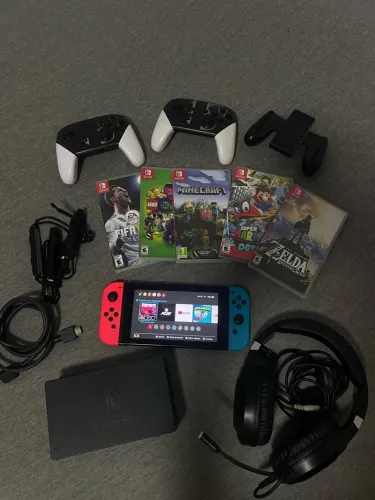Nintendo switch + vários acessórios + diversos jogos