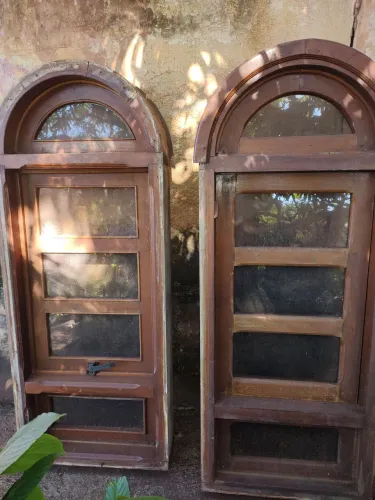 Janelas em Madeira Maciça 