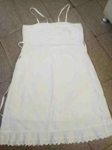 Vestido com amarração nas costas