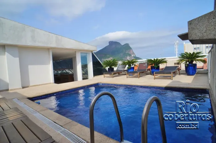 Cobertura à venda no Jardim Oceânico. Barra. Quadra da Praia.