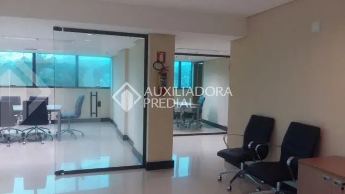SALA COMERCIAL NOVA COM 45M² NA AVENIDA ASSIS BRASIL NO EDIFICIO NEO SUPERQUADRA