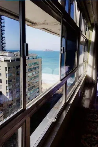 Apartamento no Leblon com 4 Quartos, Quadra da Praia