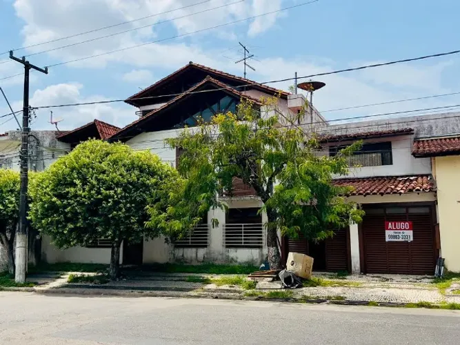 Casa, 1.400m², 3pav, 2vgs, 5/4 em Canudos.