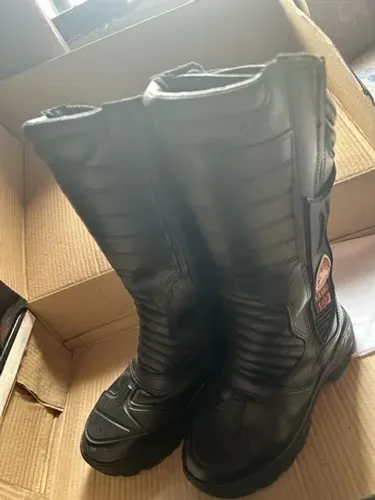 Bota em couro cano longo Samu
