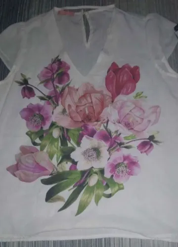 Blusas M (2)$15 APROVEITE