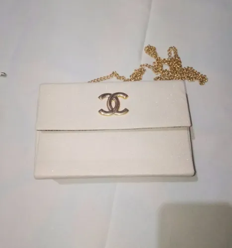Bolsa Branca de Ombro c/ Corrente