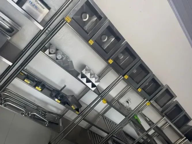 Tanque inox suspenso 0.35x0.35 lava mãos 