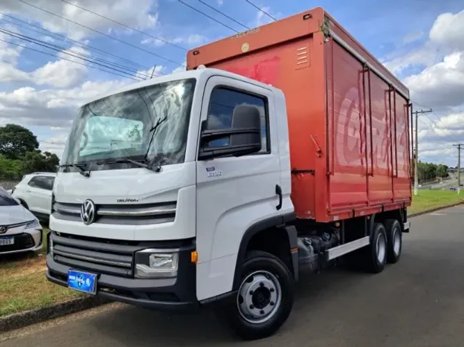 VW 13.180 6X2 DRC Síder de Bebidas - (2022)