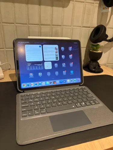 iPad Pro 11 (1 geração) + SmartKeyboard original + capa genérica + Pencil 
