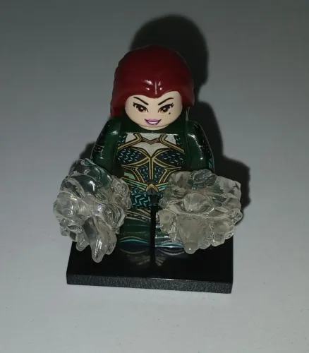 BONECO MINIATURA DC LEGO MERA