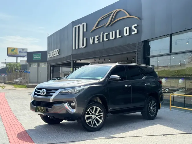 Toyota Hilux SW4 SRX 4X4 2.8 TDI 16V Dies. Aut. 2019