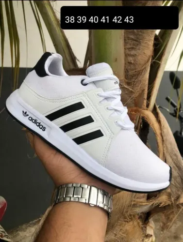 Tênis Adidas branco com listras pretas - Vários tamanhos