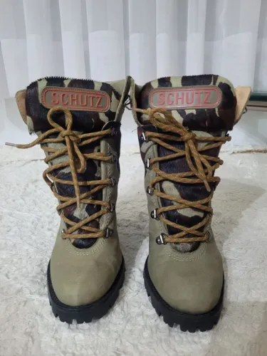 Bota tipo coturno Schutz