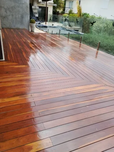 Construção de Deck de Madeira Tratada - Qualidade e Garantia<br>
