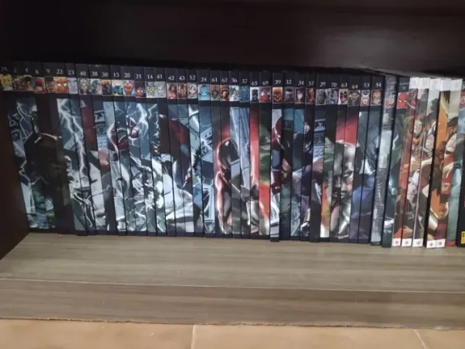 Coleção enorme de quadrinhos e mangás
