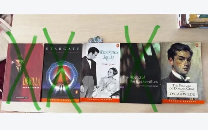 Livros em inglês Drácula, Stargate, Washington Square, The Hound of Baskervilles, etc