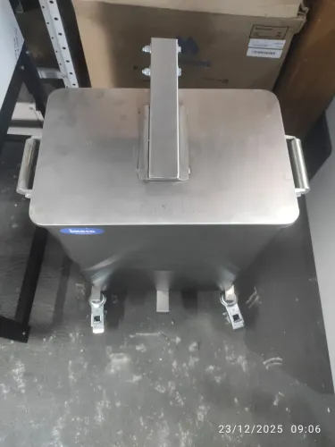 Bh Lixeira aço inox 430 75 litros com rodas