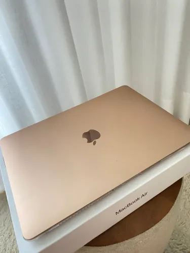 MACBOOK M1