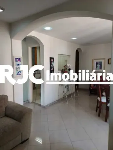 Apartamento para venda possui 115 metros quadrados com 3 quartos em Tijuca - Rio de Janeir