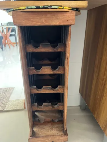 Adega de madeira para 6 garrafas