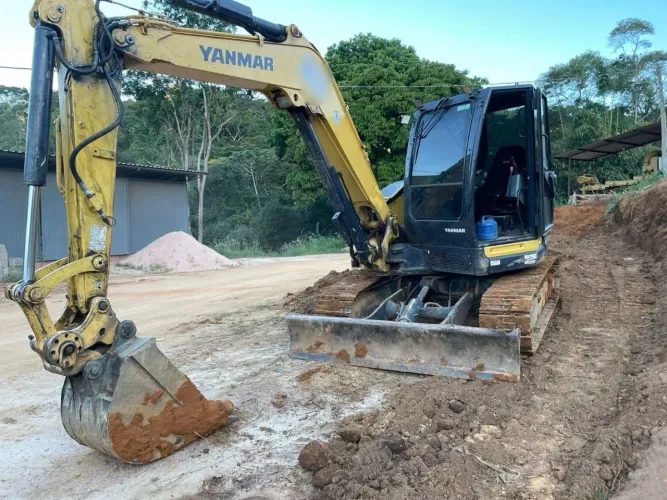 Mini escavadeira Yanmar Vio80 cabinada 