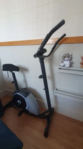 Bicicleta ergométrica para exercícios em casa