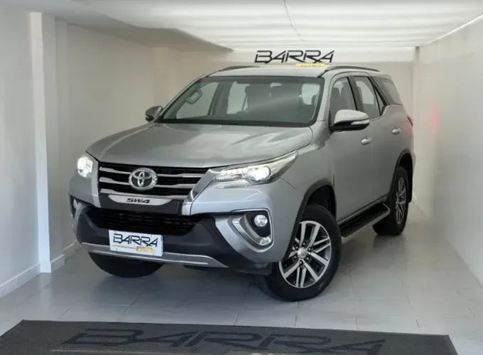 Toyota Hilux SW4 SRX 4X4 2.8 TDI 16V Dies. Aut. 2016