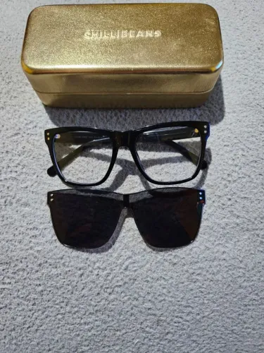 Óculos de sol com lentes polarizadas e case Chilli Beans