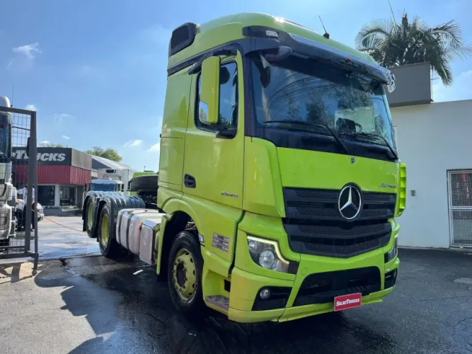 Mercedes-Benz Actros 2548 6x2.